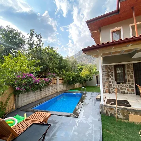 빌라 Decorative Villa In Goecek *